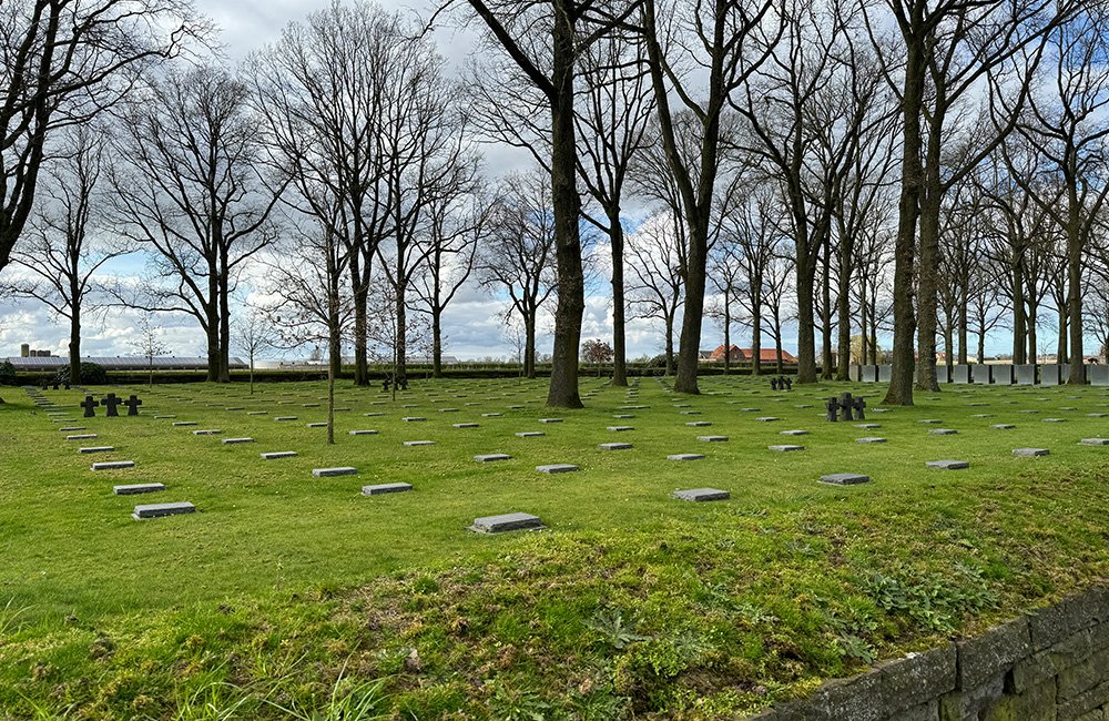 Langemark German Cemetery - Langemark German Cemetery