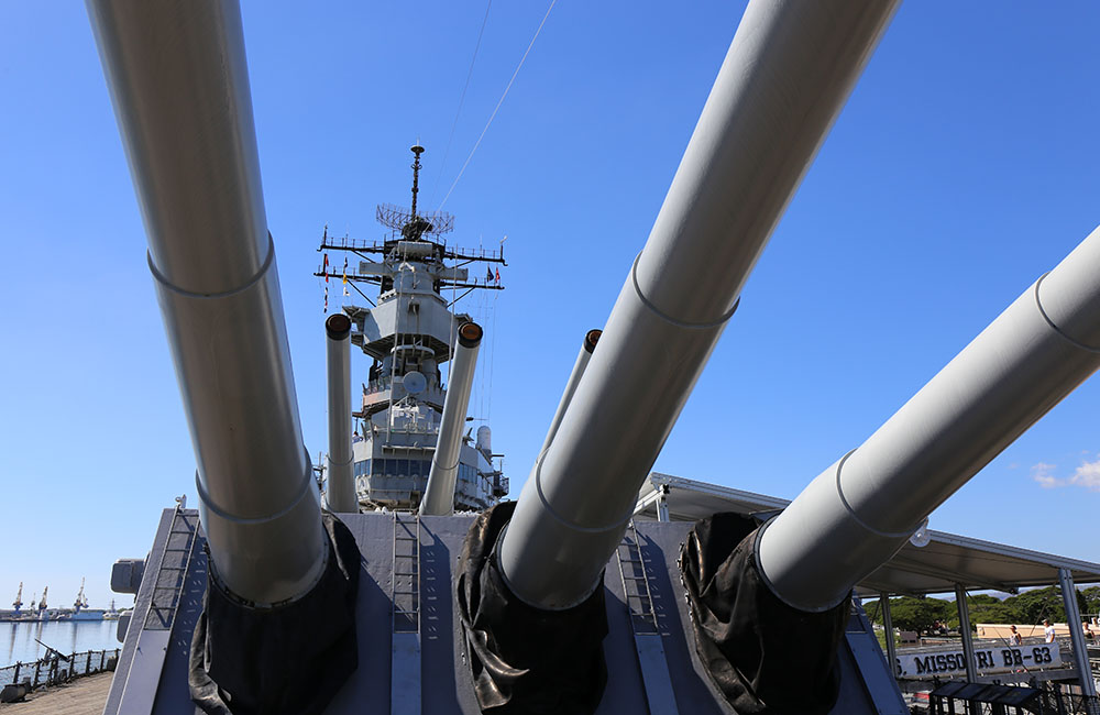 Guns of USS Missouri in Honolulu Guns of USS Missouri in Honolulu